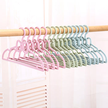 Varëse rrobash pastel për fëmijë