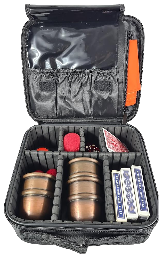 Çantë organizuese kozmetike me disa ndarje dhe xhepa me zinzhir