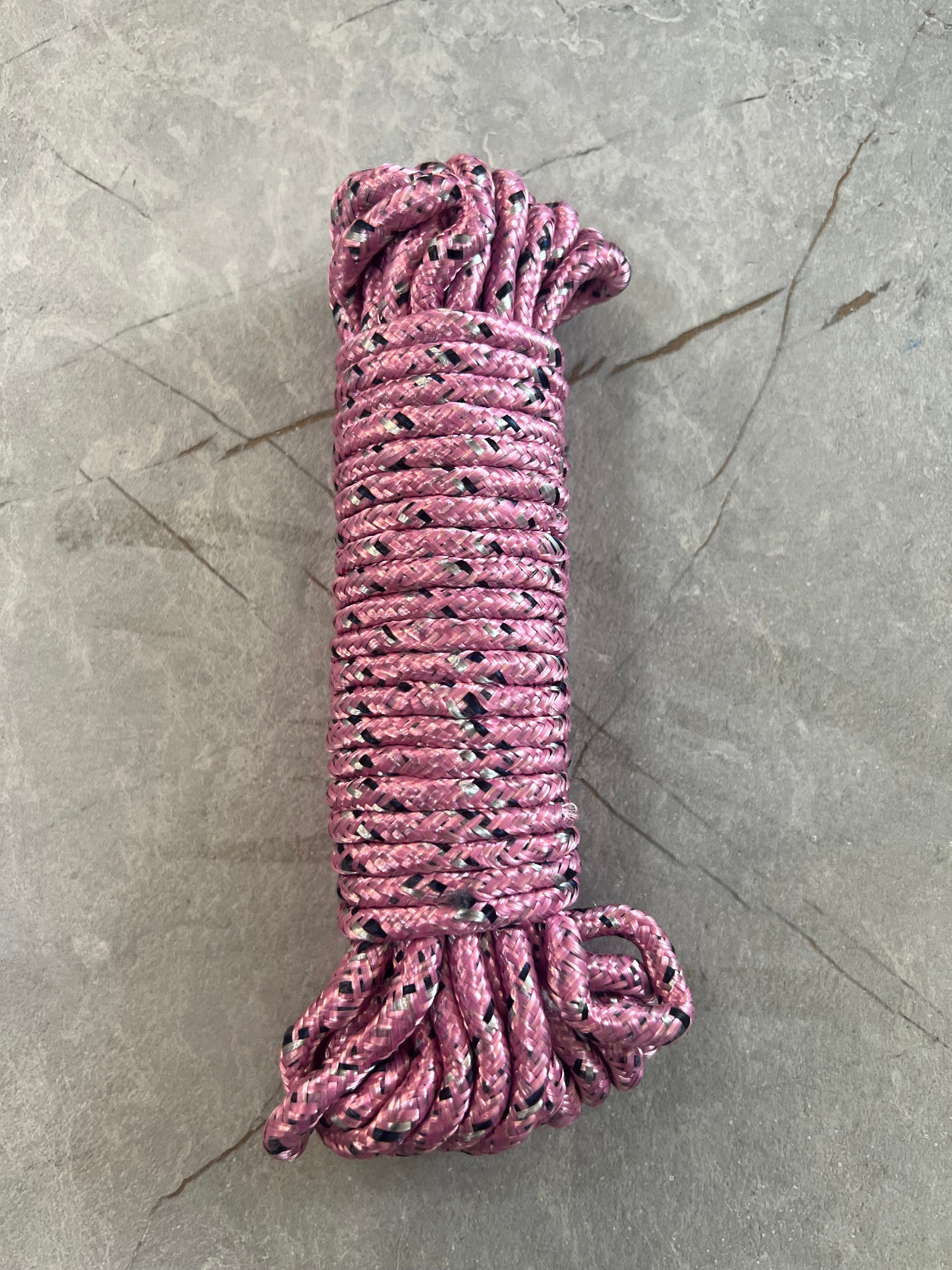 Kapese rrobash + litar