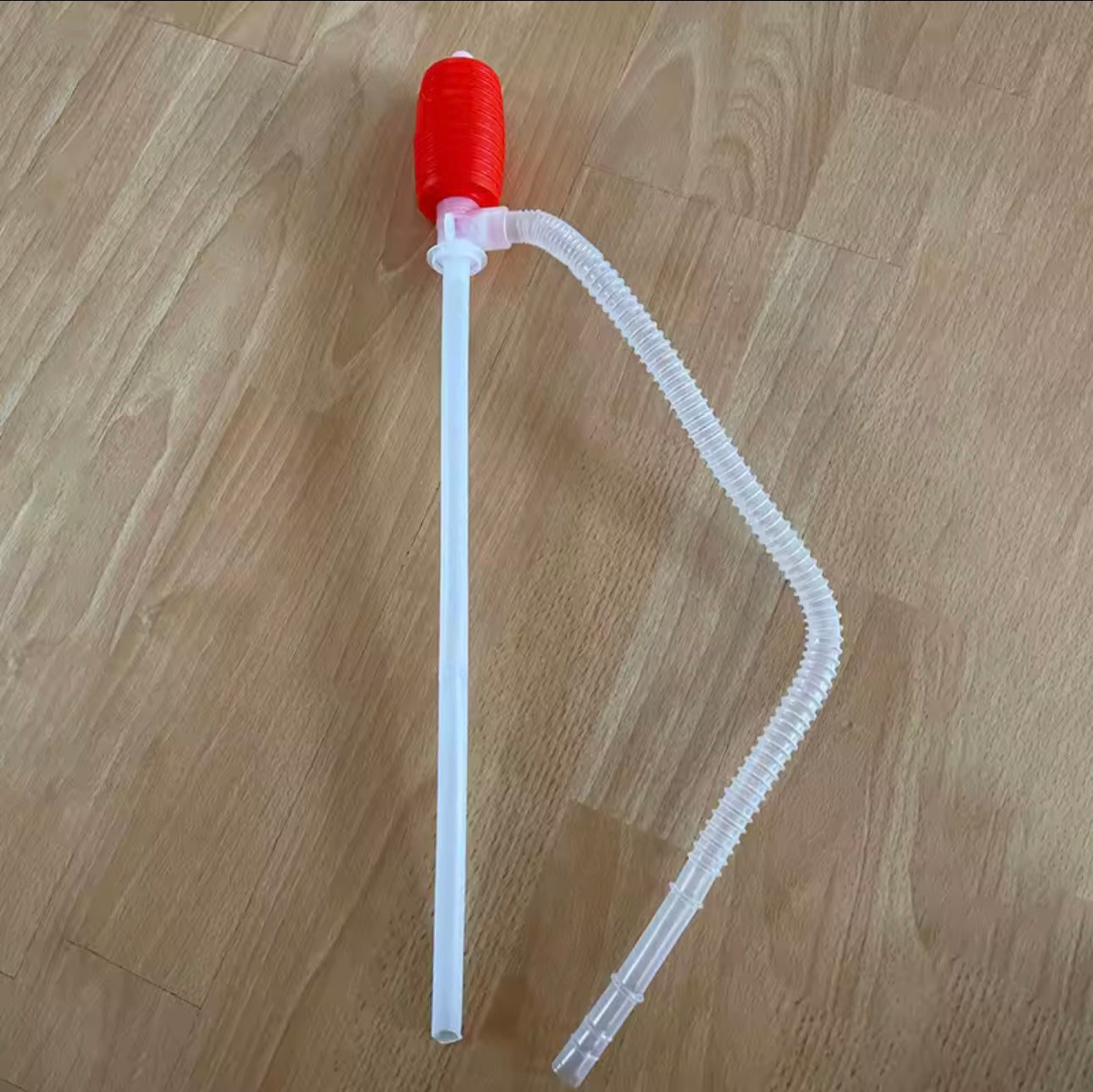 Pompë manuale lëngjesh, plastikë në ngjyrë kuqe dhe transparente