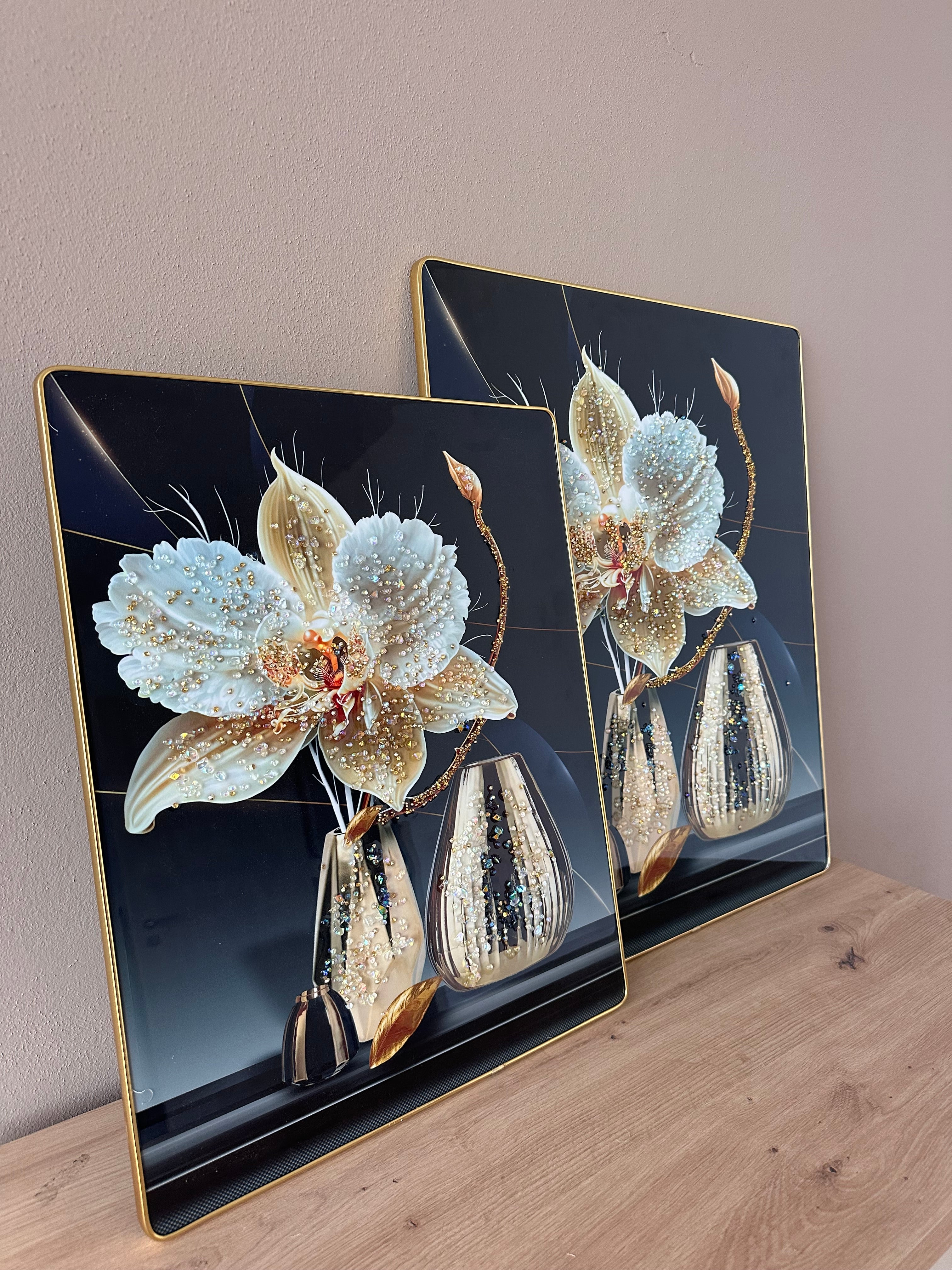 Pikturë ngjyrë e zezë me gurë zbukurues  e detaje gold