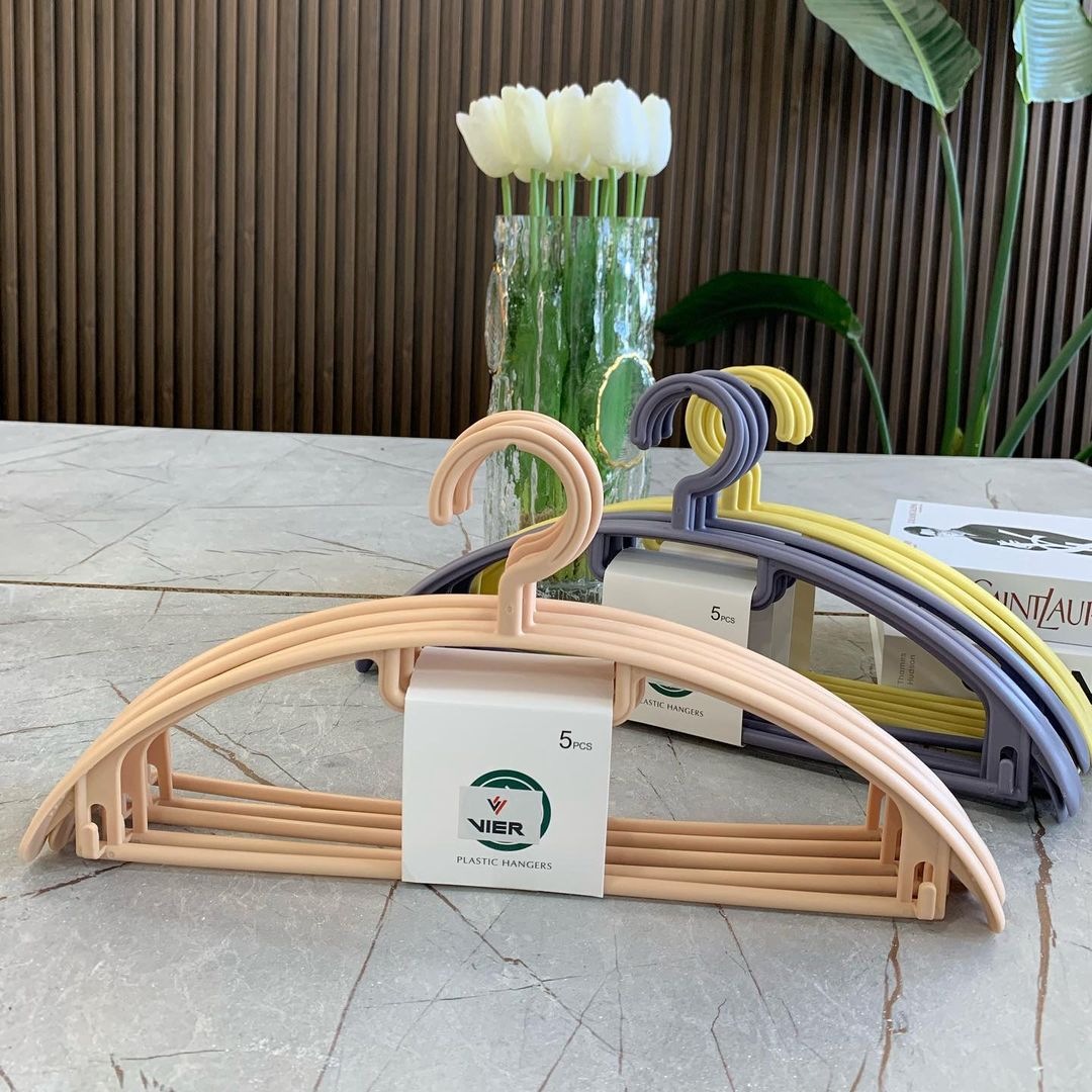 Varese rrobash plastike, set 5 copë