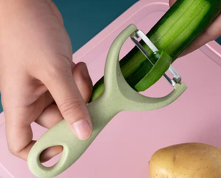 Set me 3 pjesë: 2 thika të madhësive të ndryshme dhe qëruese perimesh