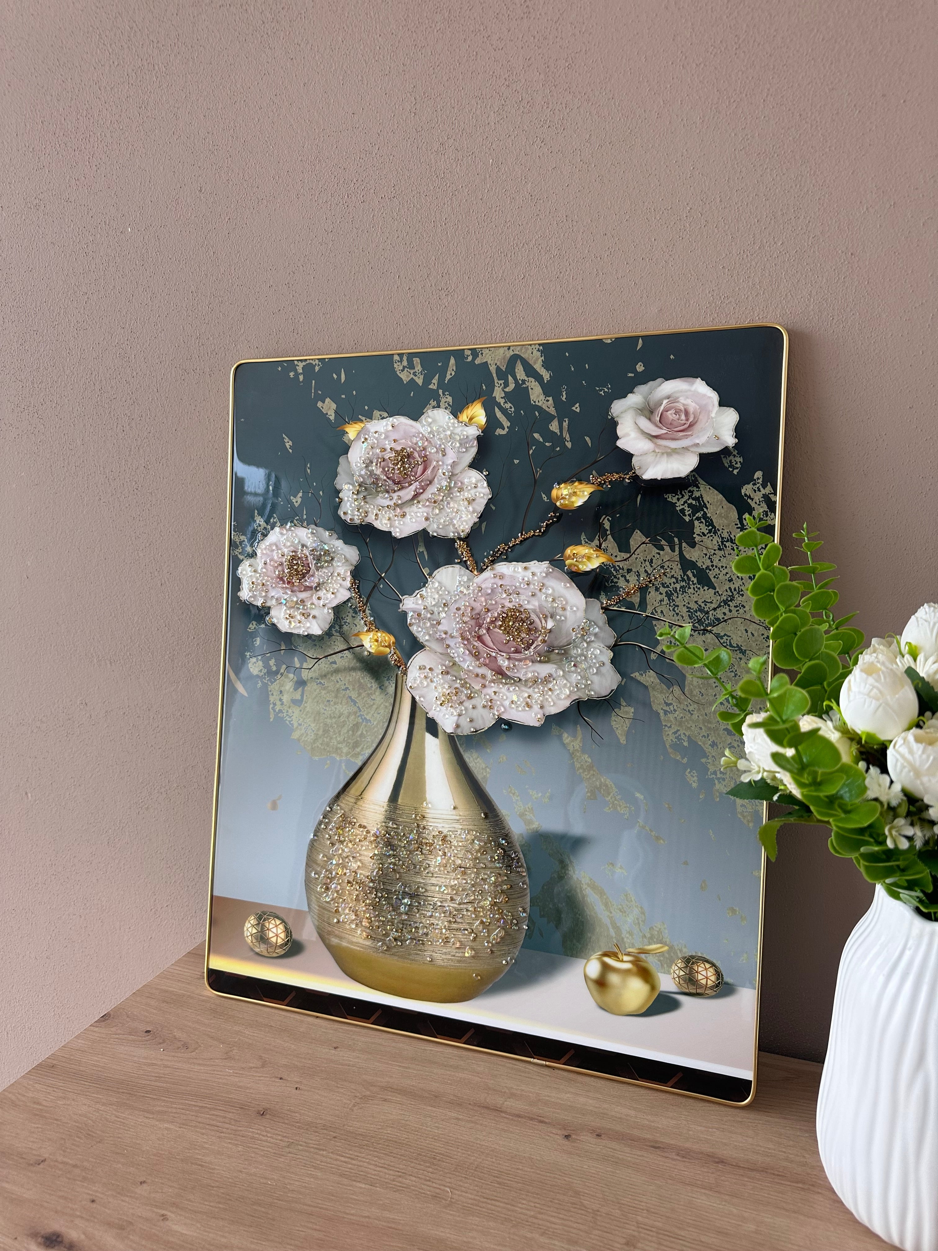 Pikturë me trëndafila rozë dhe gurë zbukurues