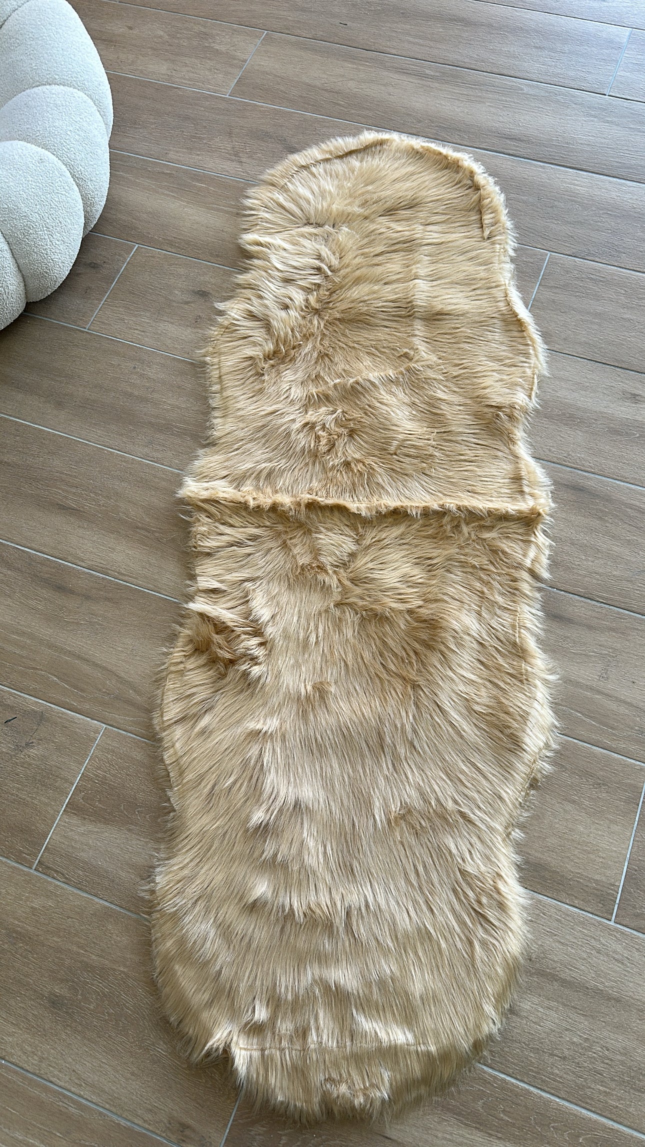 Tapet pellushi njëngjyrëshe, me valëzime