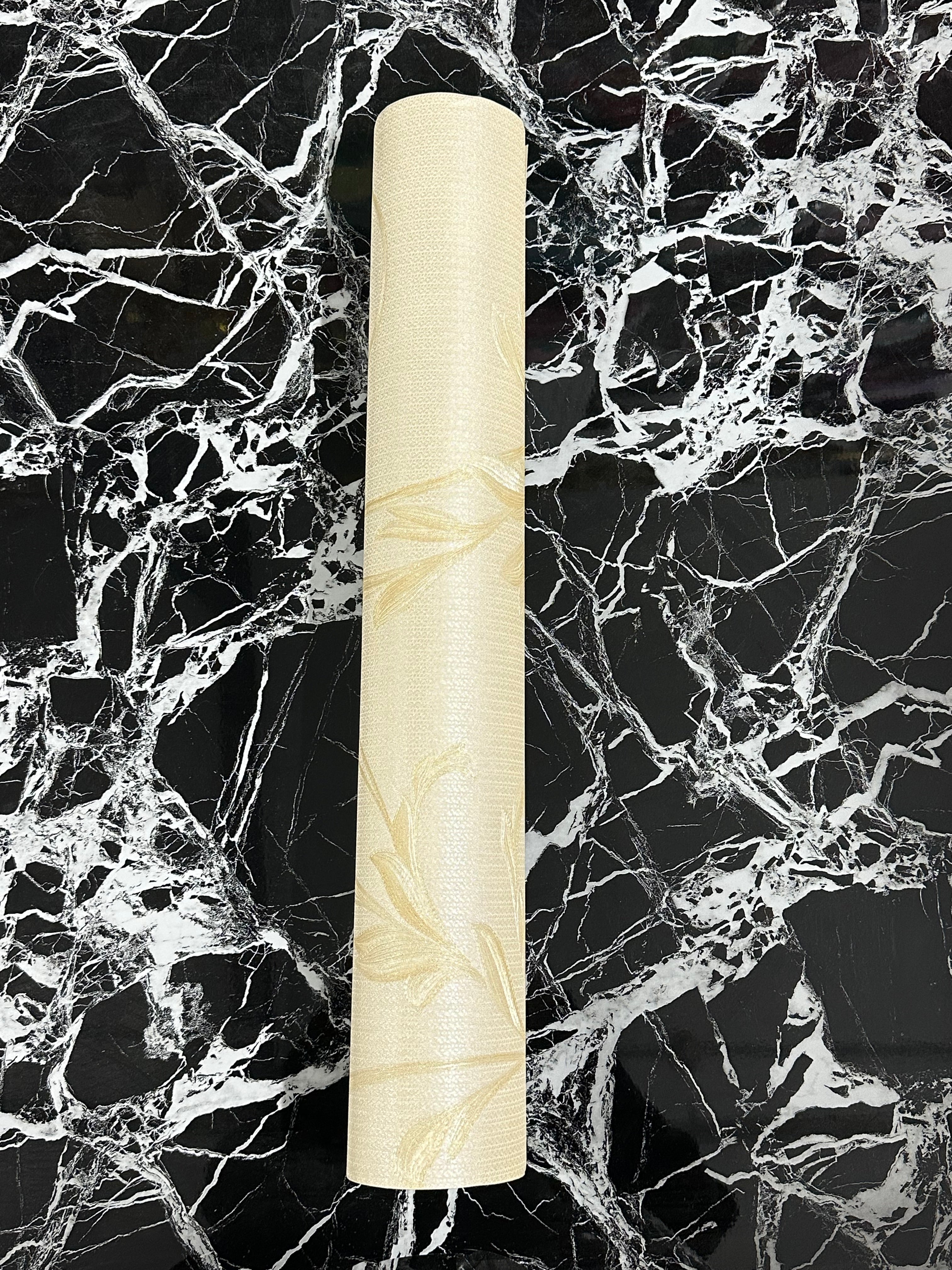 Letër murale krem me detaje lulesh gold