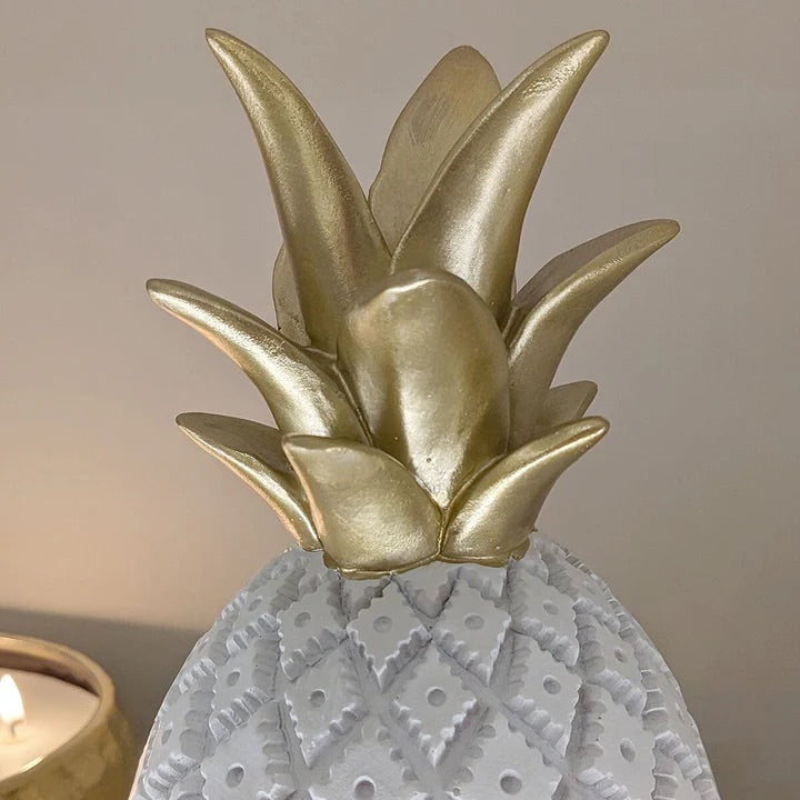Ananas me bisht gold me detaje të punuara 22 cm