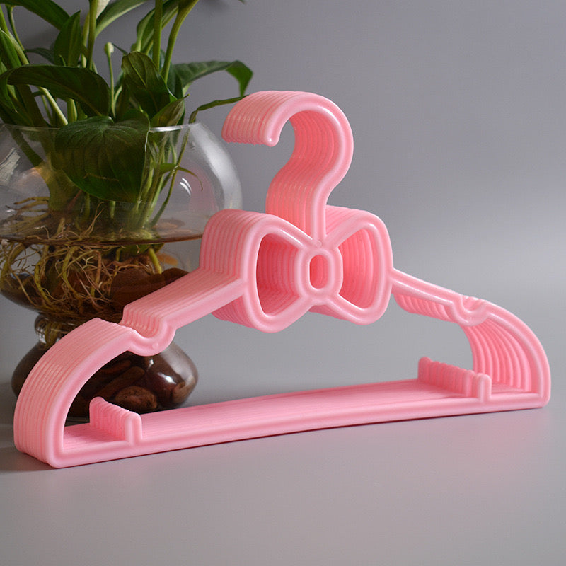 Varëse rrobash pastel për fëmijë