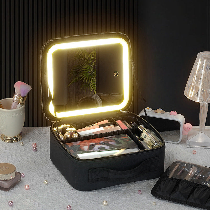 Çantë organizuese për makeup me pasqyrë LED - Praktike dhe elegante!