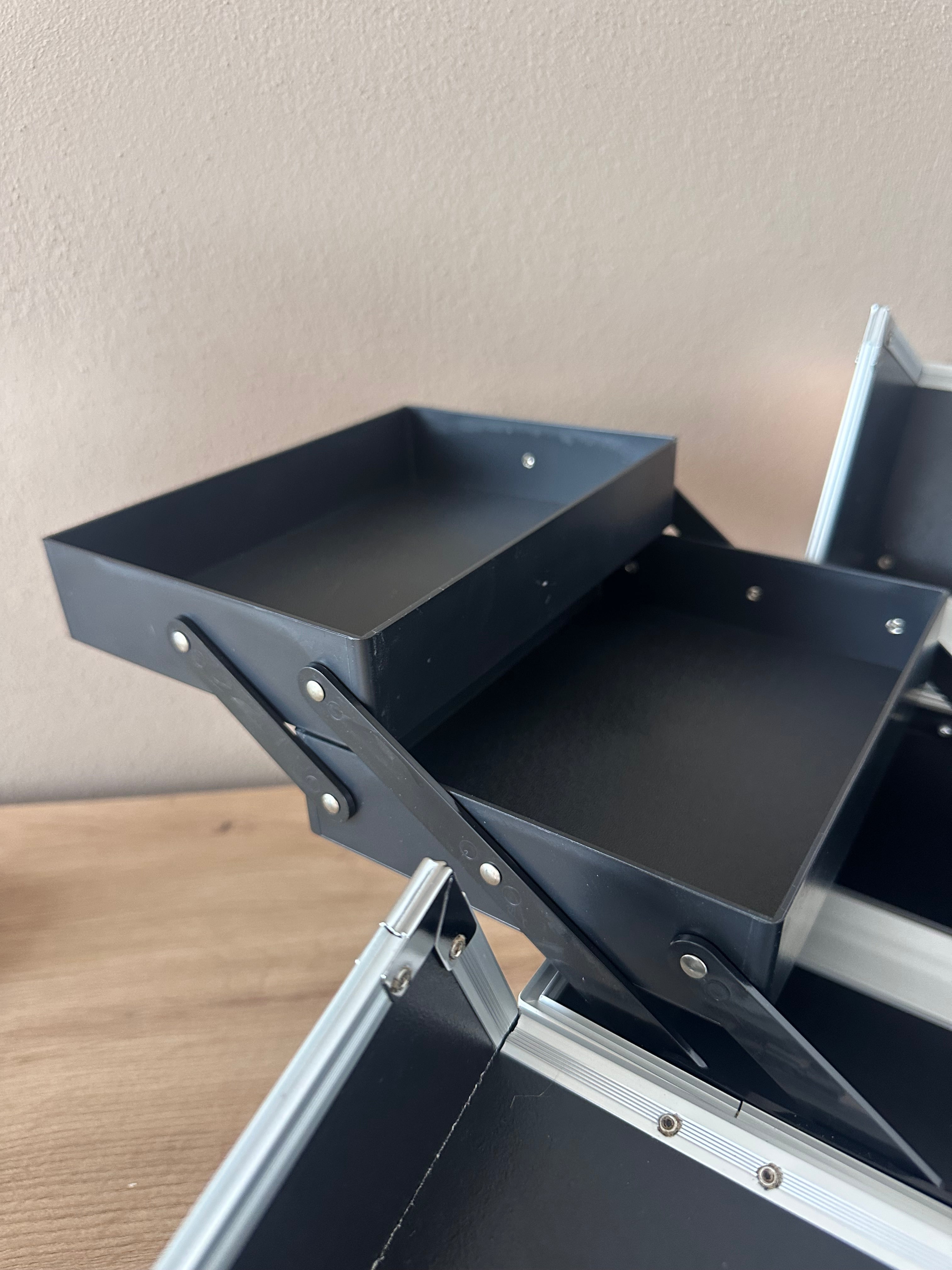 Valixhe profesionale kozmetike alumini