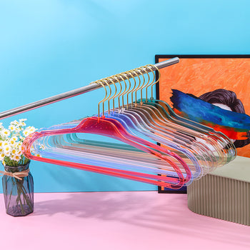 Varëse rrobash transparente