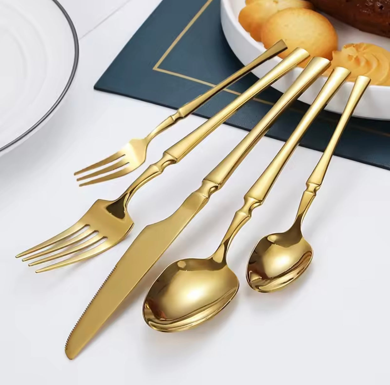 Lugë/ Pirunj/ Thikë/ Lugë kafe, set me 6 copë