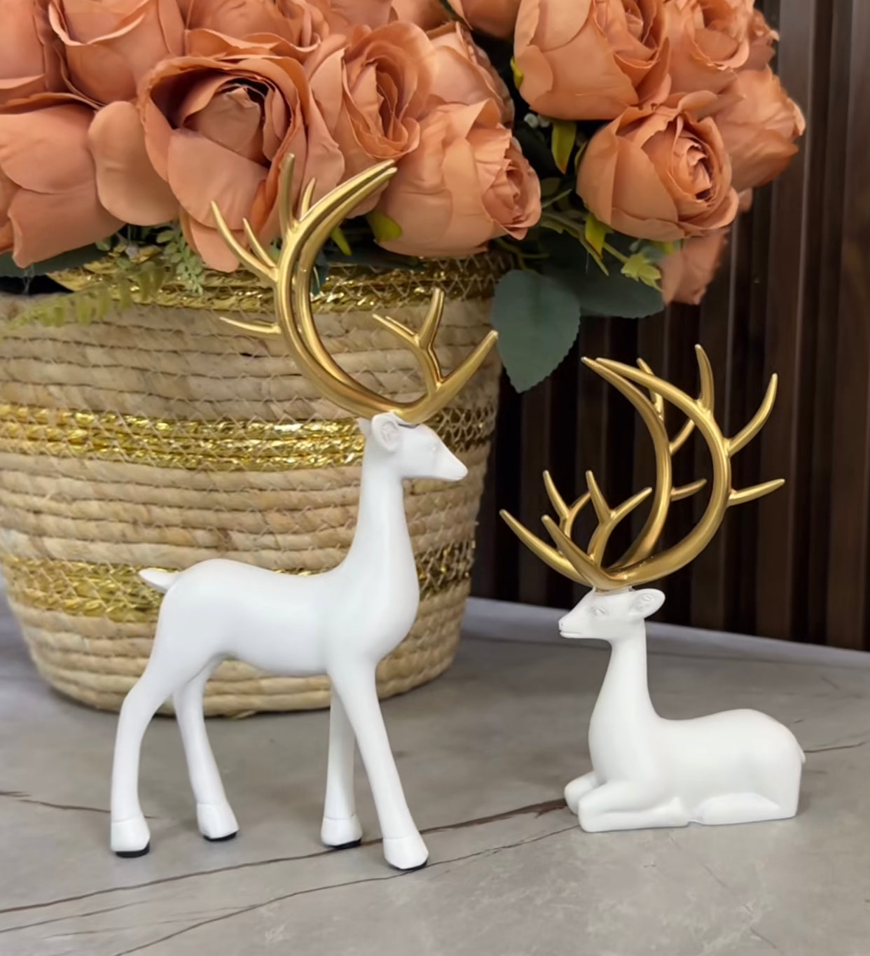 Statuja të vogla me drerë të bardhë me brirë gold