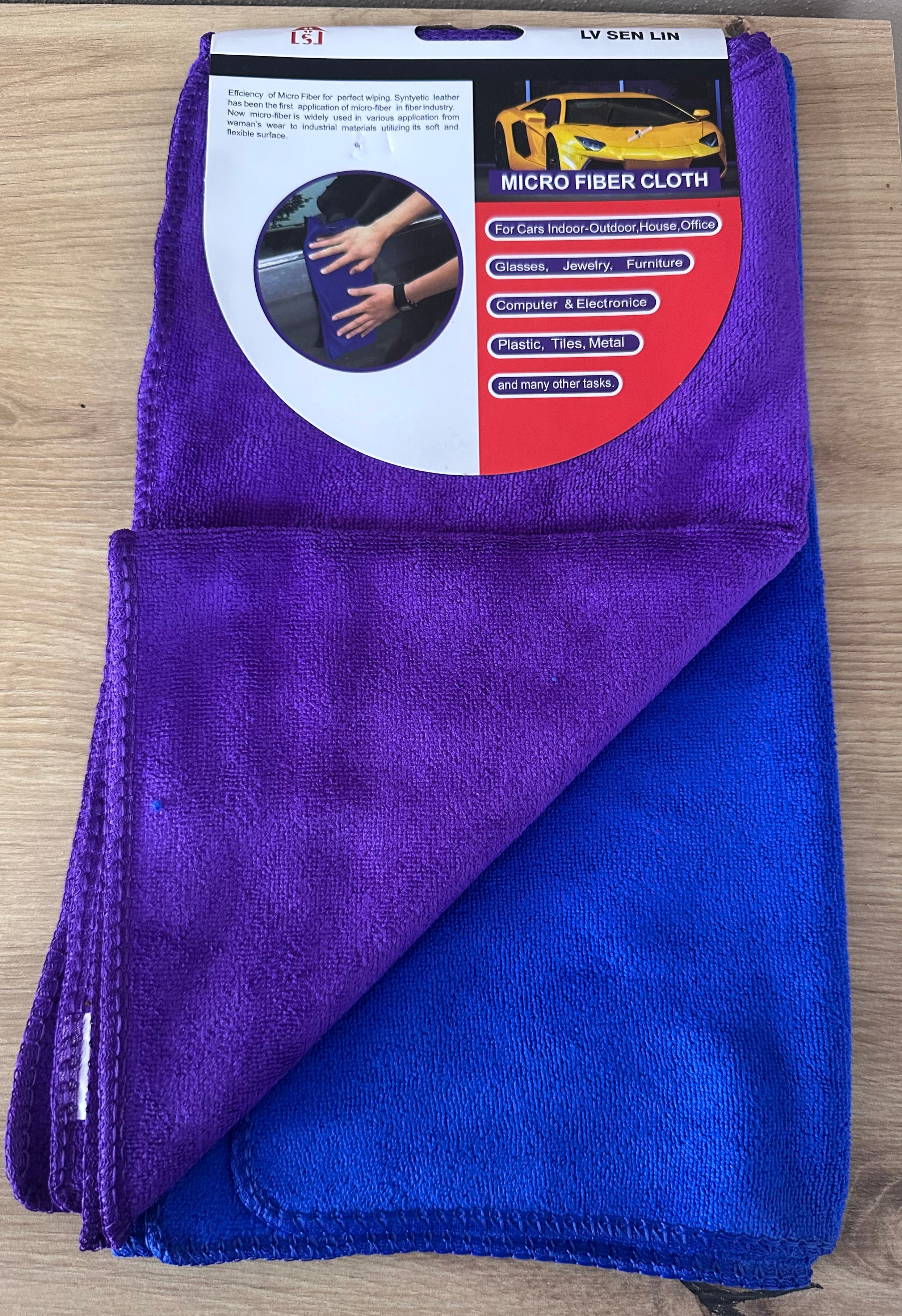 Set me 2 peshqira mikrofibër për të pastruar makinën LS