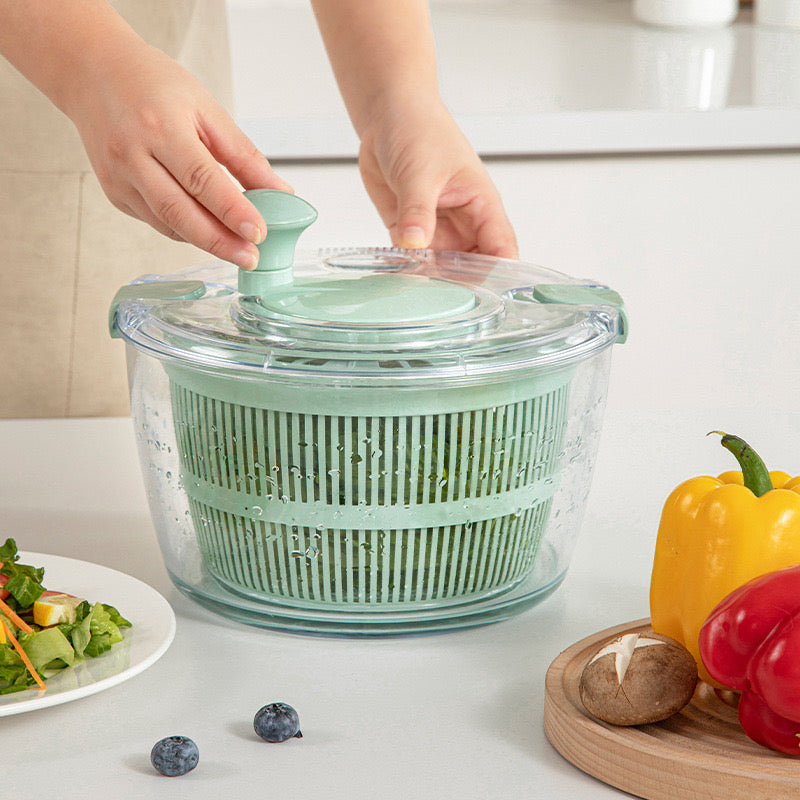 Pajisje manuale për tharjen e sallatës