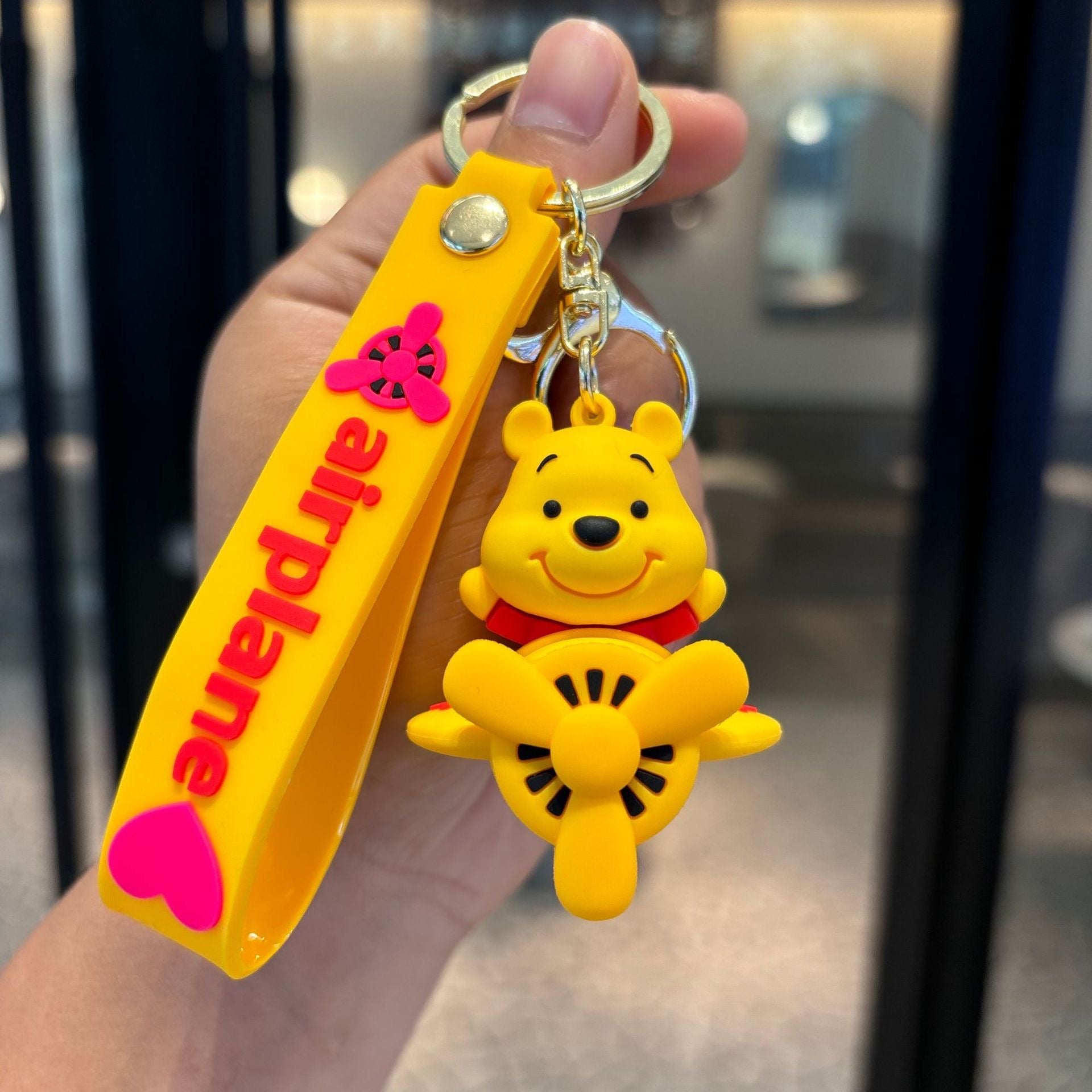 Varëse çelësash me personazhe vizatimor dhe avion