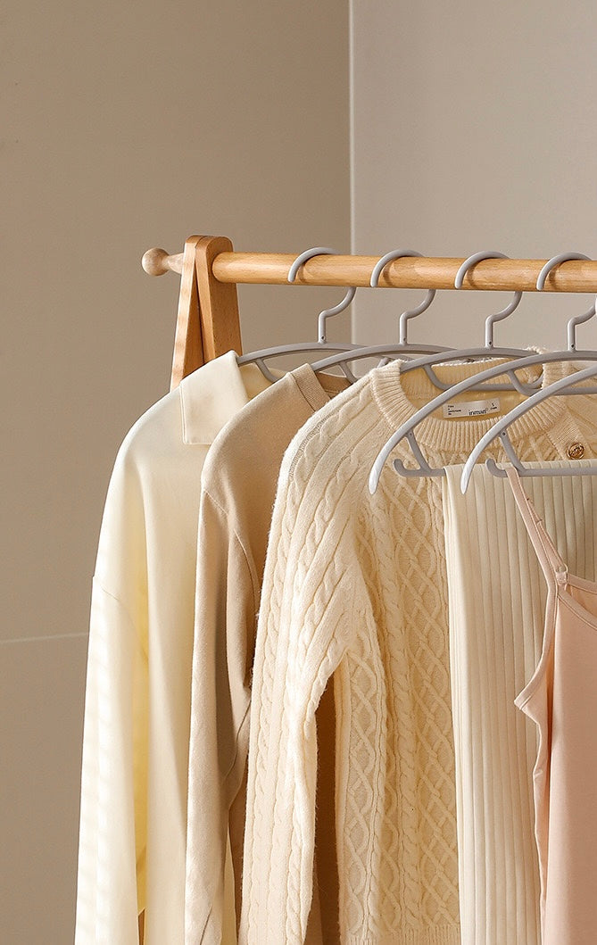 Varese rrobash plastike, set 5 copë