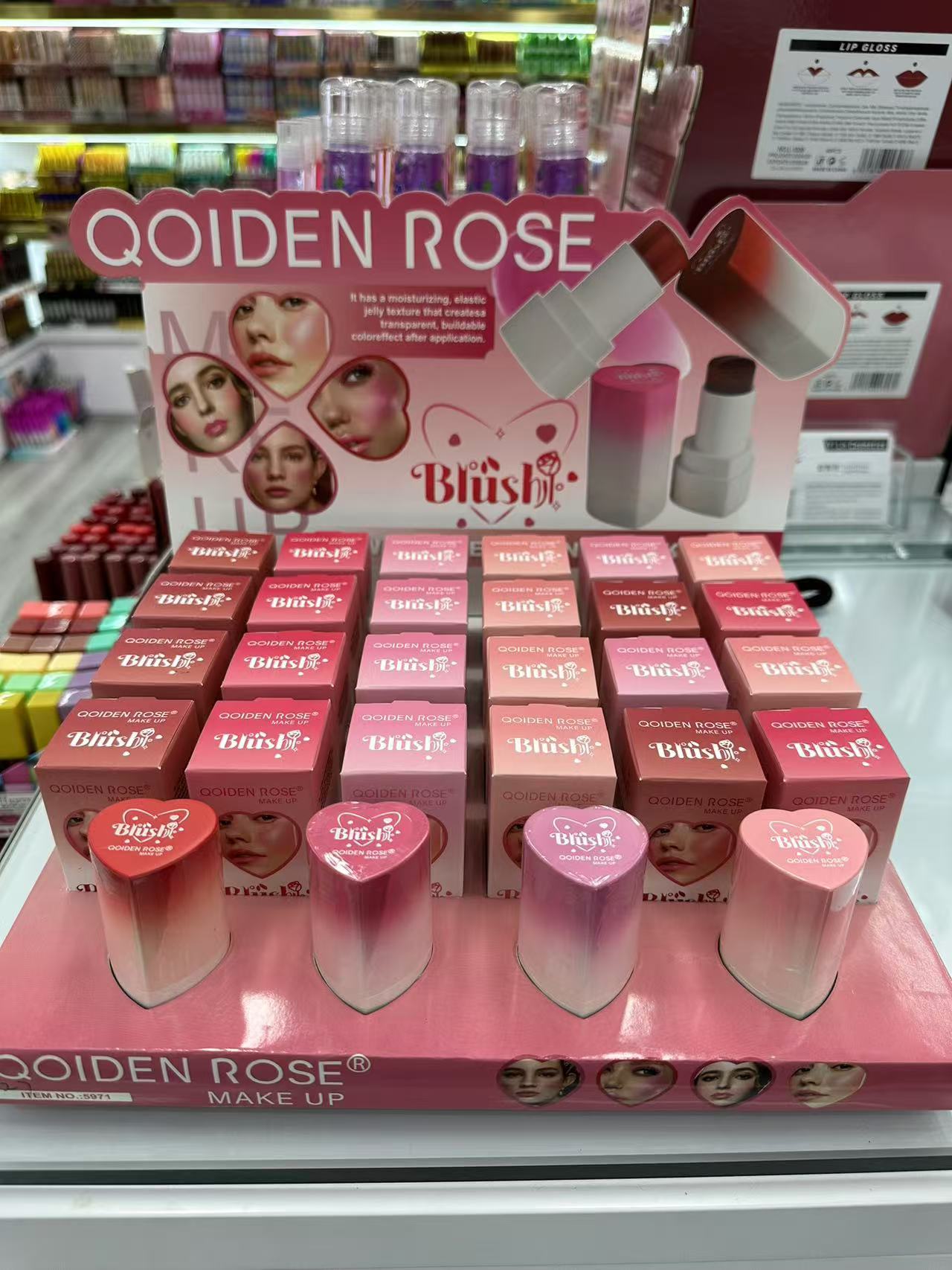 Blush likuid në formë zemre