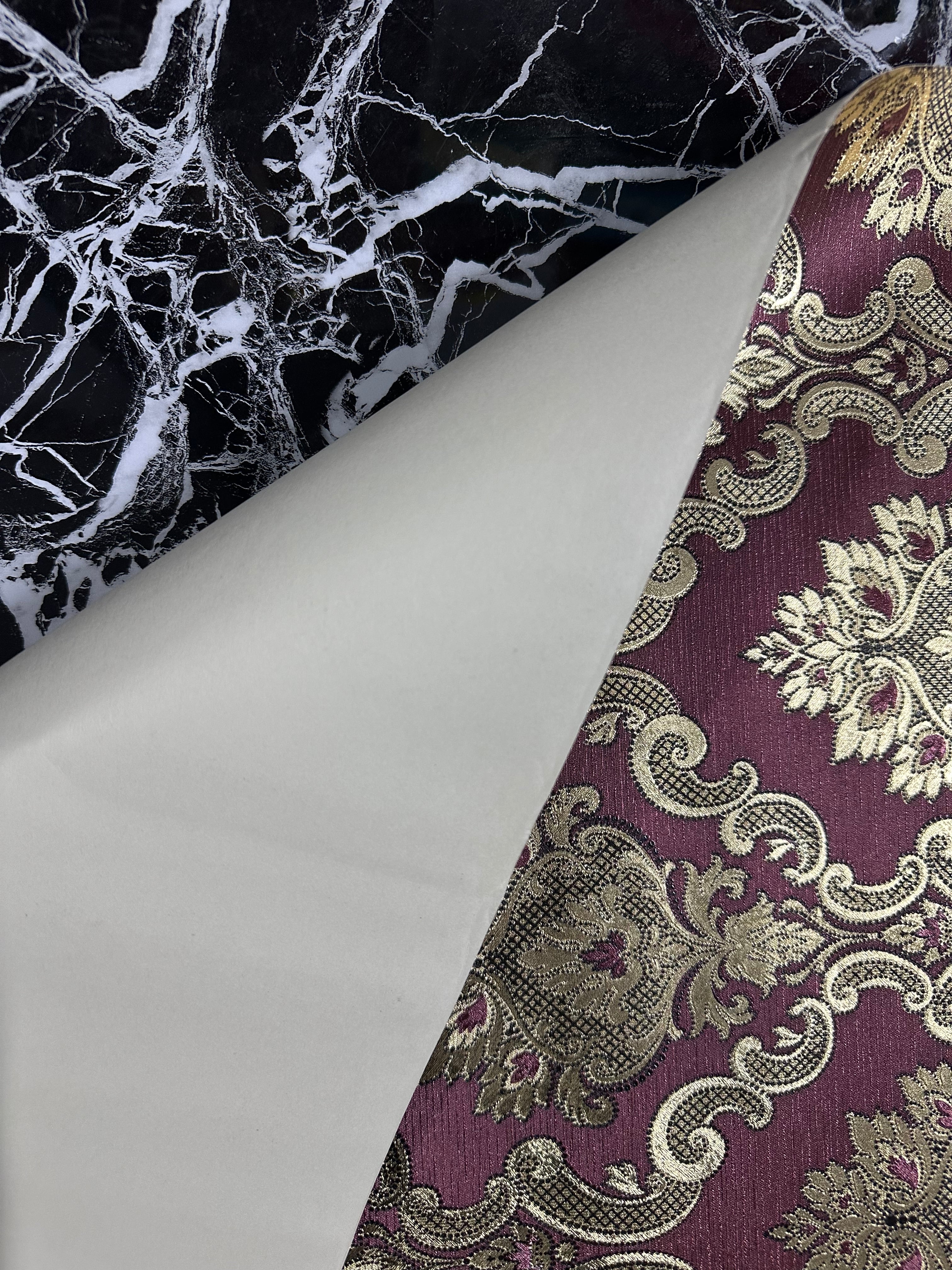 Letër muri ngjyrë vishnje me motive gold stil vintage