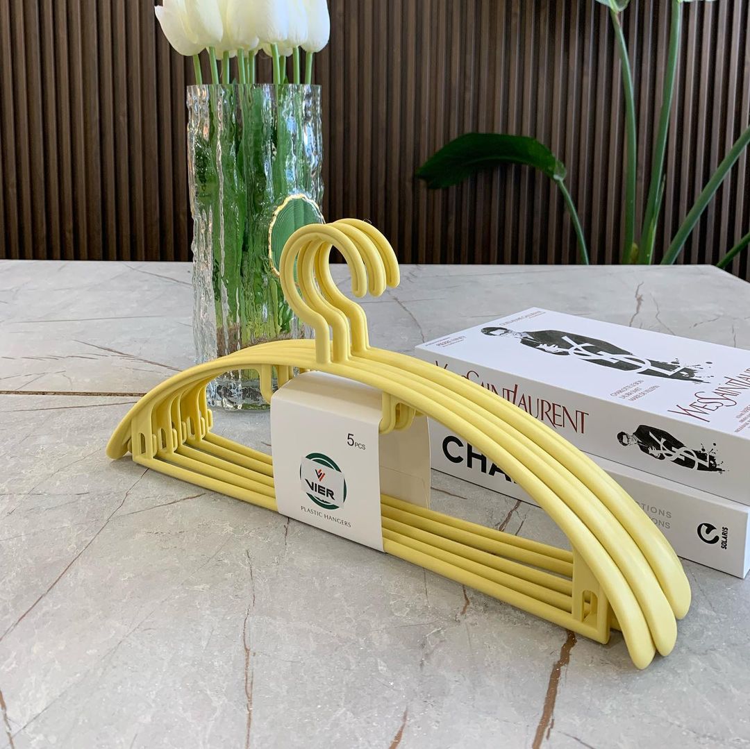 Varese rrobash plastike, set 5 copë