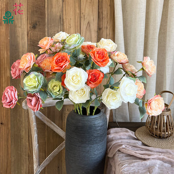 Tufë me 5 koka trëndafil artificial me efekt si letër