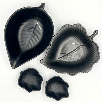 Pjatë melamine e zezë si gjethe për salca