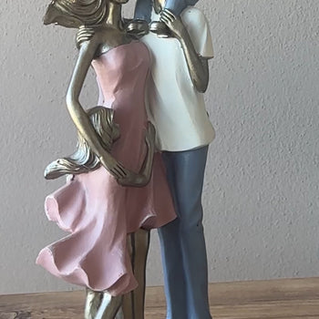 Statujë me çift dhe dy fëmijë