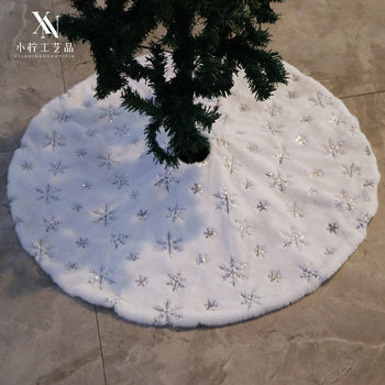 Shtrojë për pemën festive me flokë bore