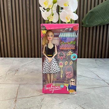 Fashion original, vajza me veshje fashion