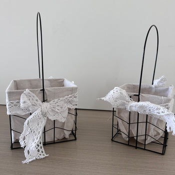 Set me 2 shporta metalike katrore dhe veshje me dantellë