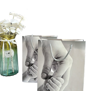 Cantë kartoni gri me duar, Prind fëmijë