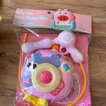 Pistoletë uji me dispenser uji në formë çante me Happy Camera