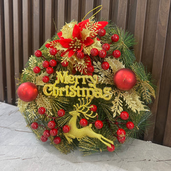 Kurorë për derën me shkrim “Merry Christmas” me qershi dhe drer gold 28 cm