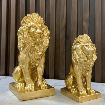 Statujë në formë luani i ulur ngjyrë gold me dy përmasa