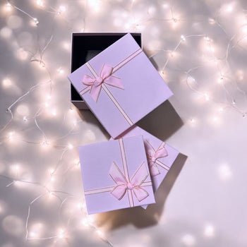 Set me 3 kuti paketimi dhuratash katrore njëngjyrëshe me fjongo me kontur gold