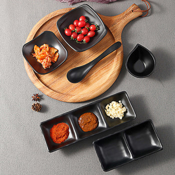 Pjatë melamine e zezë me 3 ndarje për salca