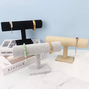 Stendë kadifeje për ekspozim byzylykësh,i thjeshtë dhe praktik