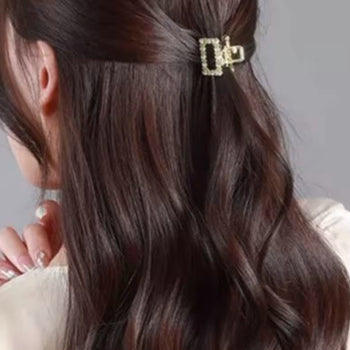 Set me 12 kapëse të vogla gold me gura