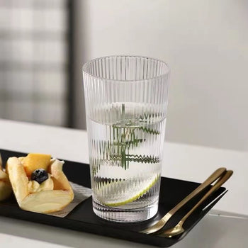 Set me gota uji të valëzuara