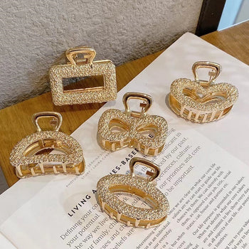 Set me 12 kapëse gold me modele të ndryshme, masë mesatare