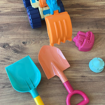 Set me 5 copë lodrash plazhi me eskavator