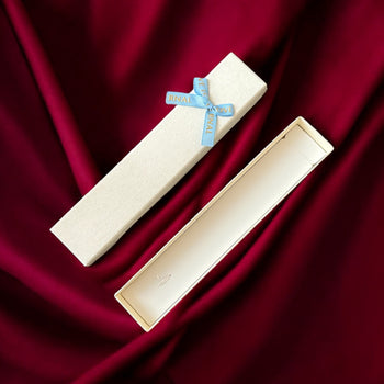 Kuti për byrzylyk me fjongo “Love is Eternal”