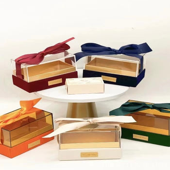 Kuti dhuratash me kapak transparent dhe fjongo sateni