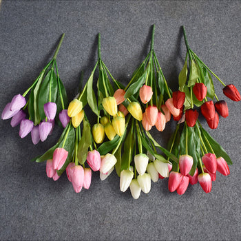 Tufë me tulipana me 9 koka e gjethe shoqëruese me gjatësi 41 cm