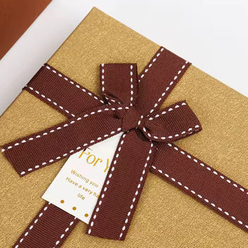 Set me 3 kuti paketimi dhuratash me fjongo dhe etiketë “For You”