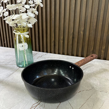 Tigan i thellë kuzhine anti-ngjitës me dorezë druri