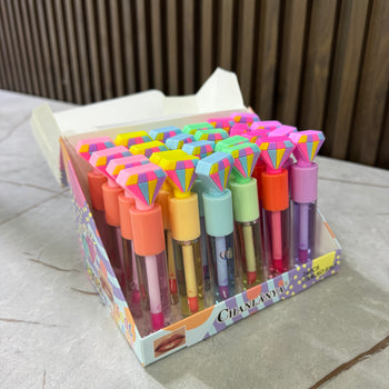 Lip gloss me kapak diamanti, dekorativ dhe me ngjyra të ndryshme