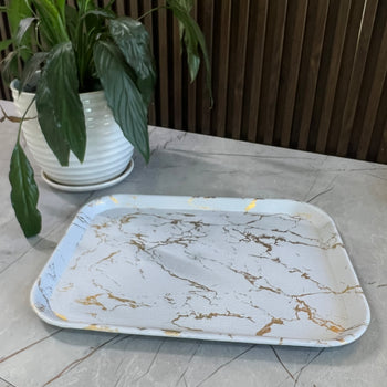 Tabaka drejtkëndore me efekt mermeri dhe detaje gold