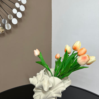 Vazo qeramike bezhë, formë organike