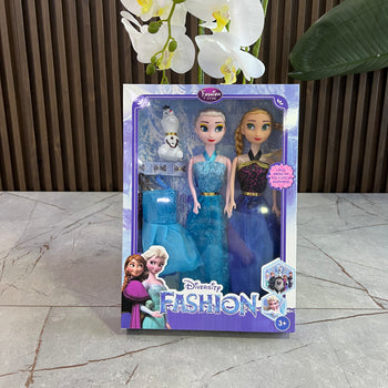 Personazhet e filmit vizatimor Frozen me garderoben e tyre